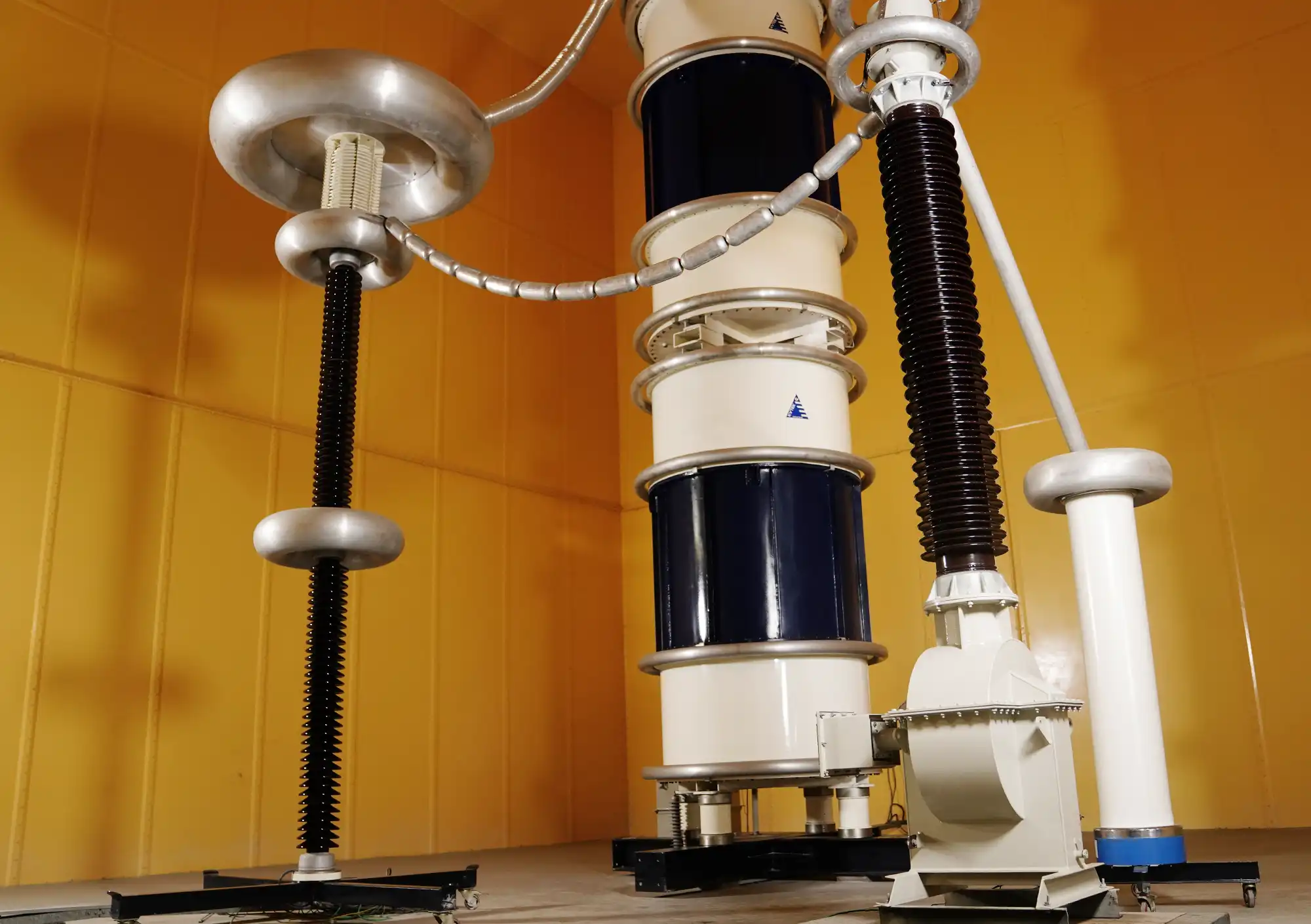 700kV HV test laboratory